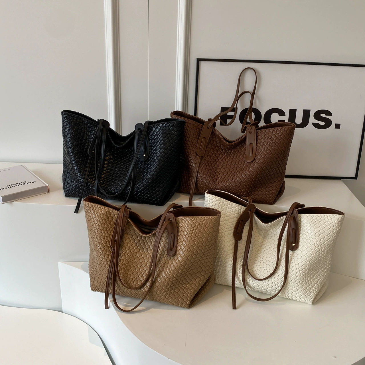 ID:21691 - Large capacity woven bag